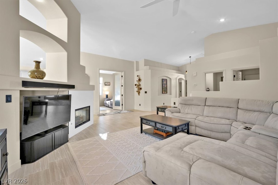 1323 Rolling Sunset Street Property Photo 8