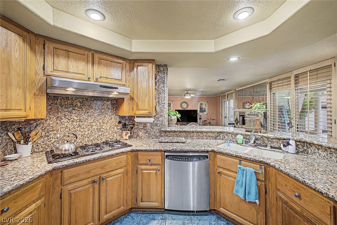 8208 Swan Lake Avenue Property Photo 6