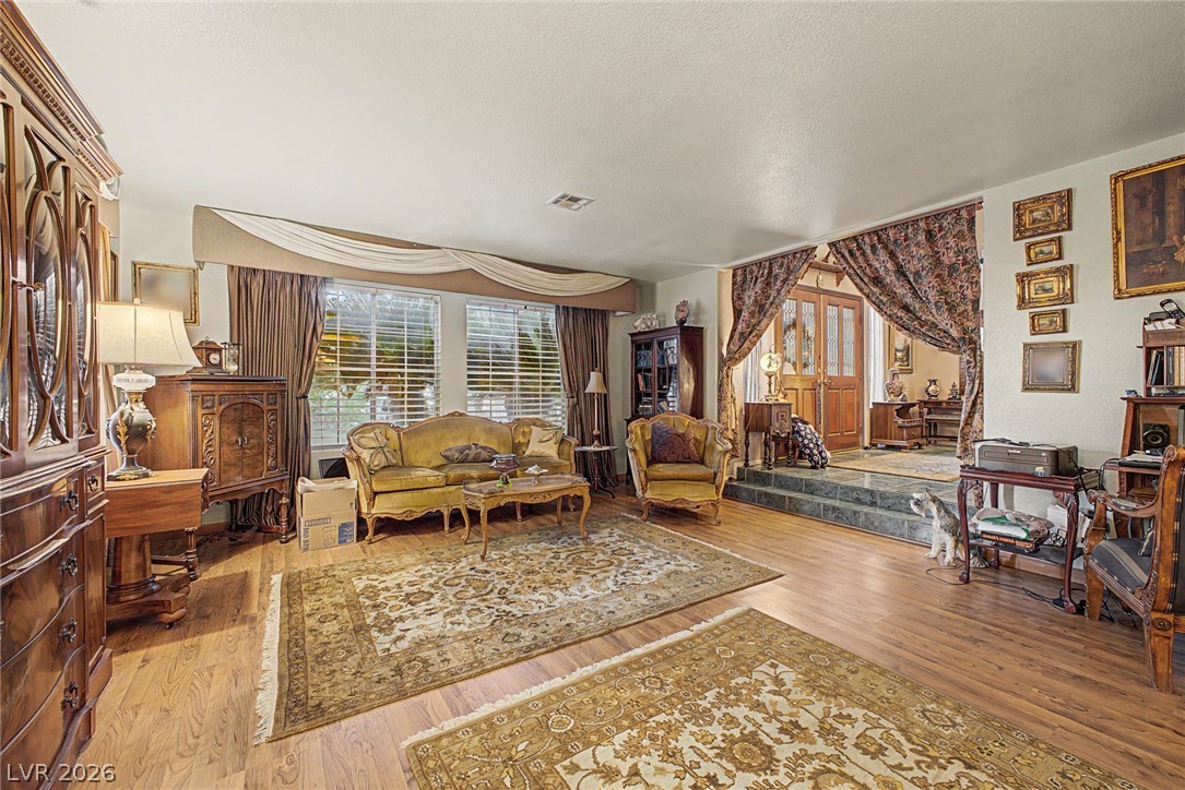 8208 Swan Lake Avenue Property Photo 10