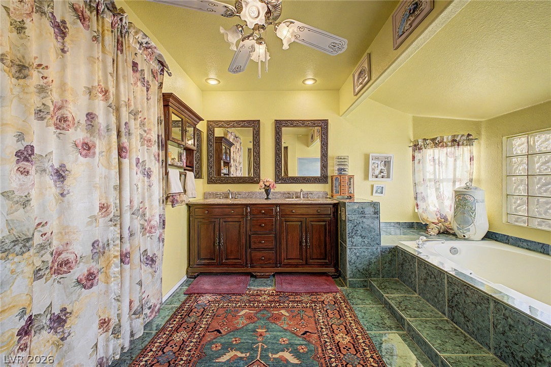 8208 Swan Lake Avenue Property Photo 16