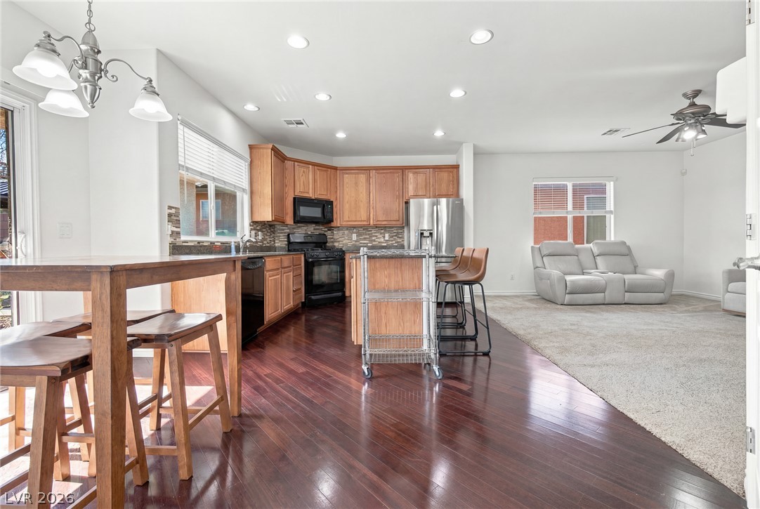 7425 Glorious Sun Drive Property Photo 6