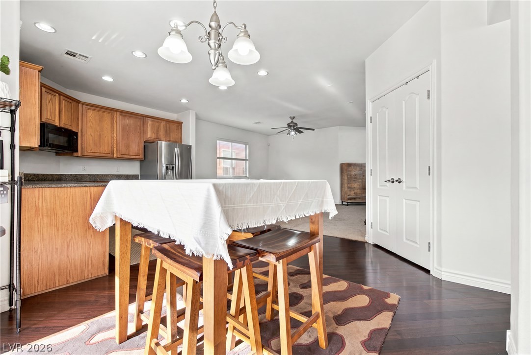 7425 Glorious Sun Drive Property Photo 7