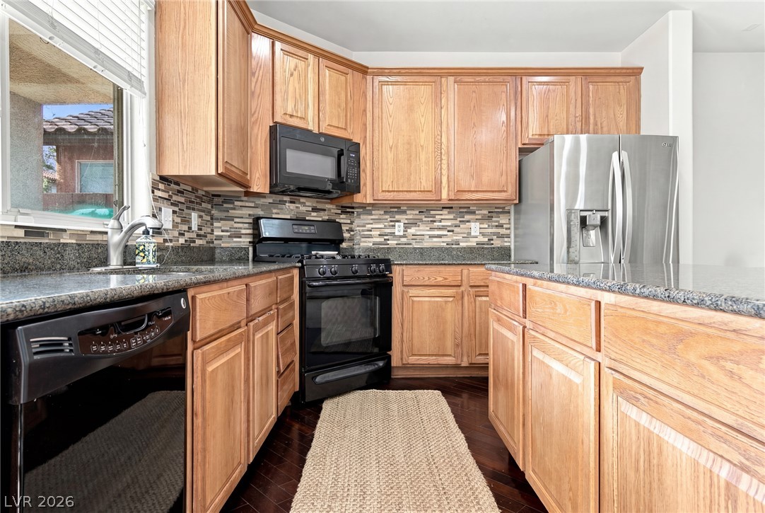 7425 Glorious Sun Drive Property Photo 8