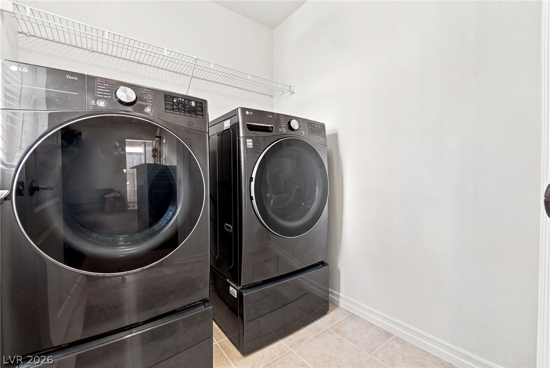 7425 Glorious Sun Drive Property Photo 24