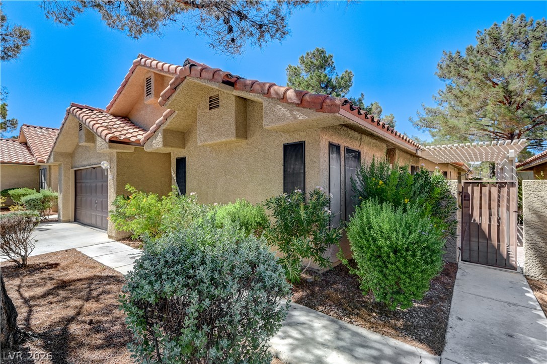 7916 Canoe Lane Property Photo 3