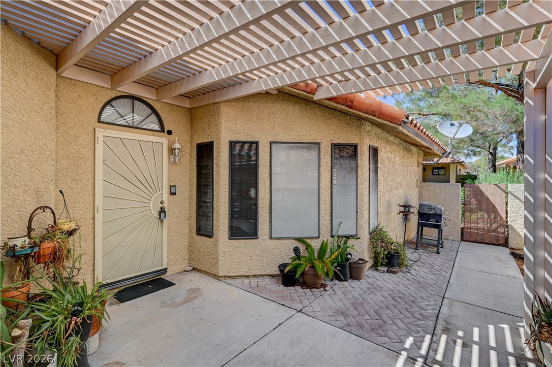 7916 Canoe Lane Property Photo 4