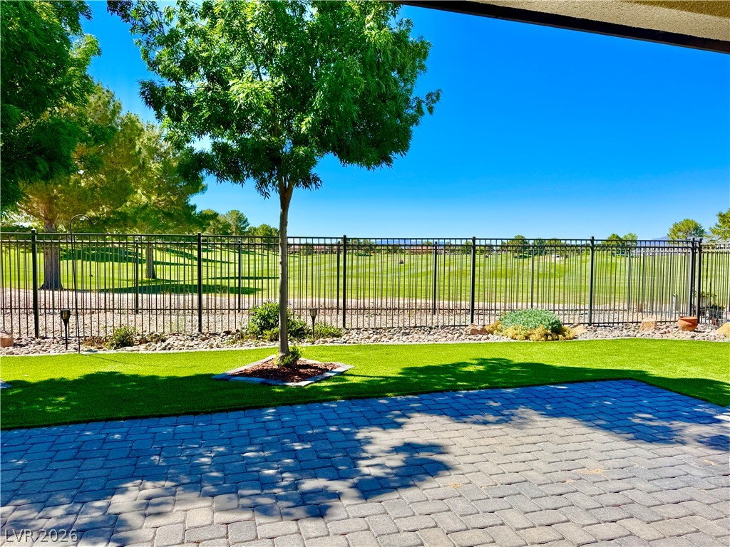 5025 East Beacon Ridge Drive Property Photo 3