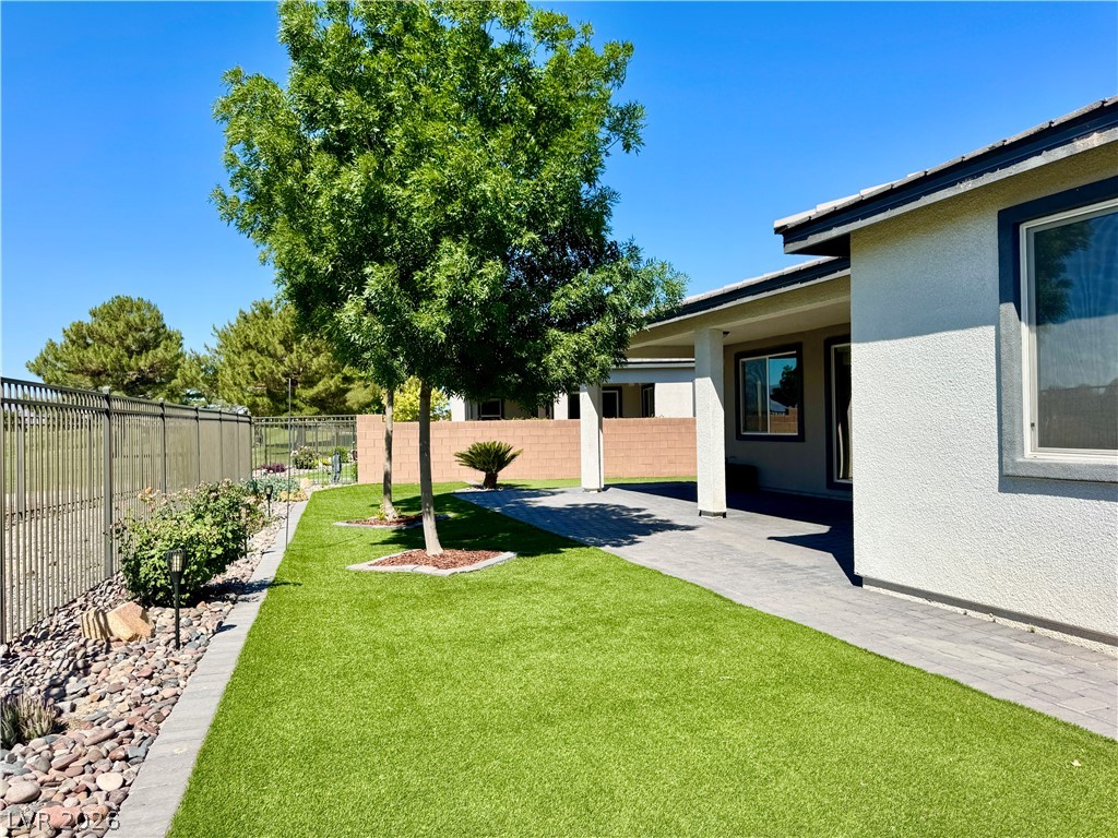 5025 East Beacon Ridge Drive Property Photo 6