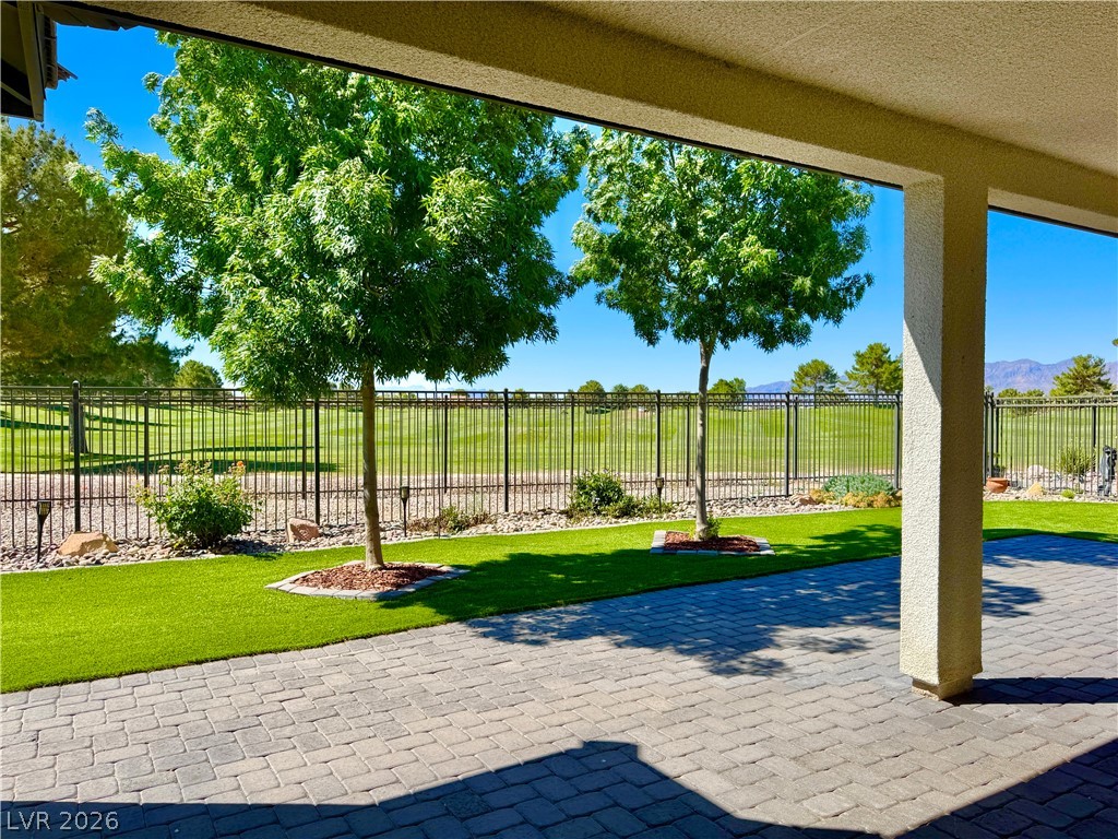 5025 East Beacon Ridge Drive Property Photo 7