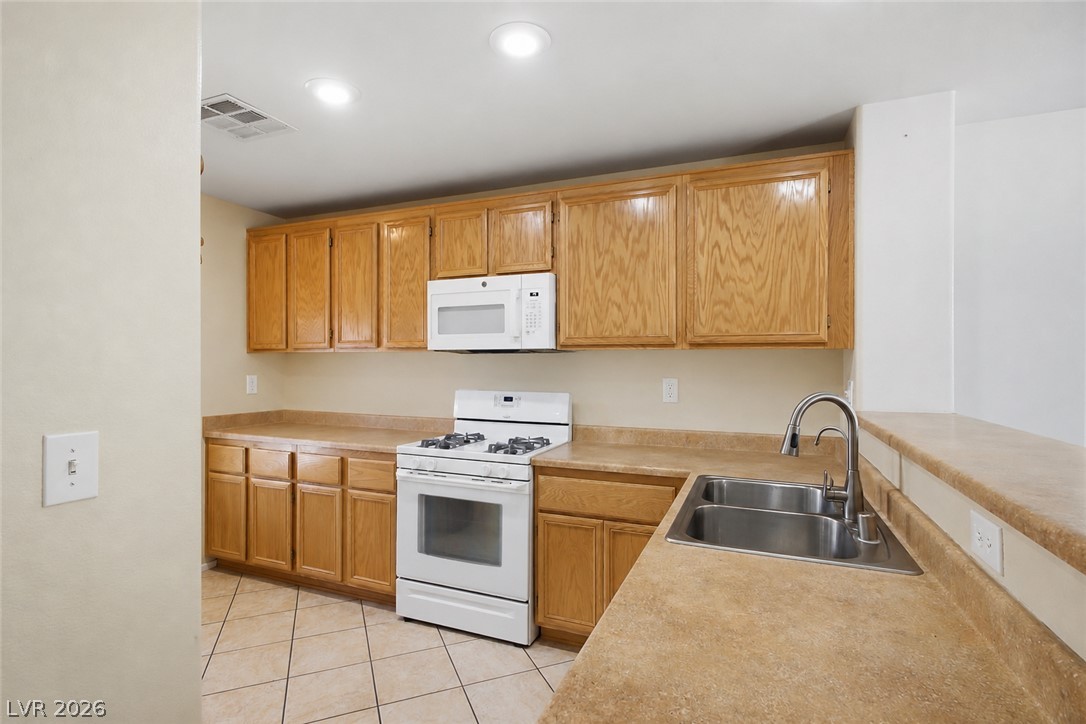1172 Gecko Road Property Photo 4