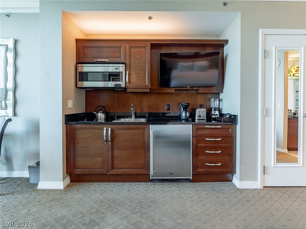 135 East Harmon Avenue 2104 Property Photo 4