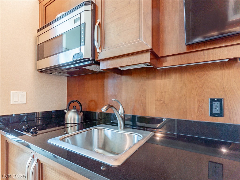 135 East Harmon Avenue 2104 Property Photo 7