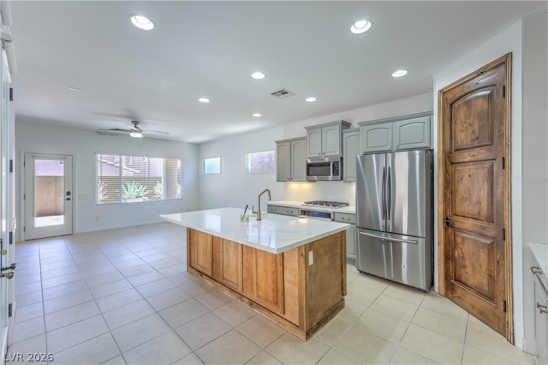 10489 Rusty Railroad Avenue Property Photo 10
