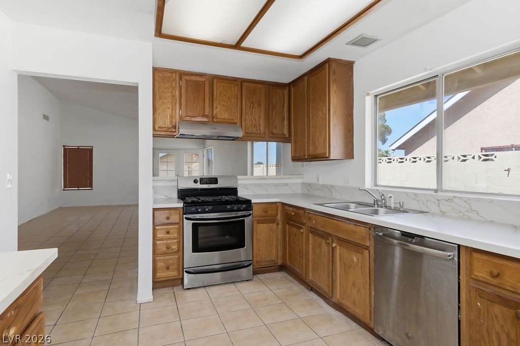 3118 Blossom Glen Drive Property Photo 9