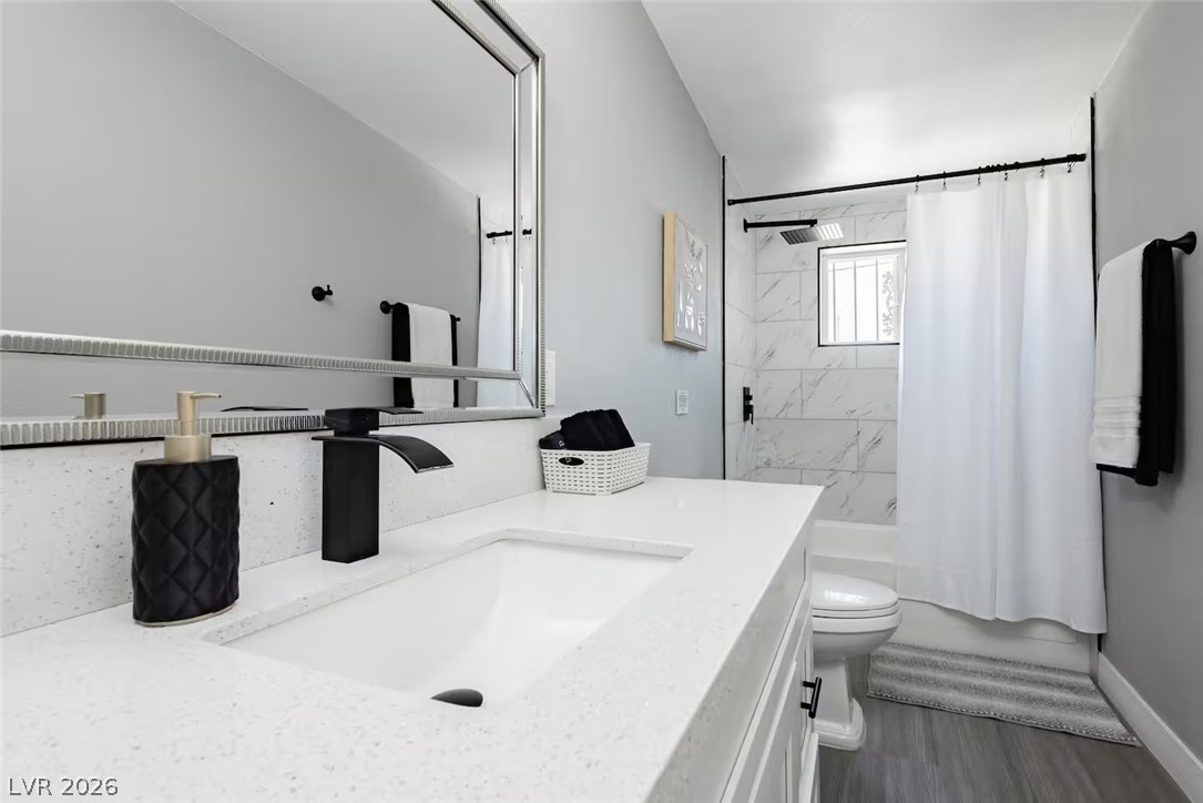 1634 Serenada Avenue Property Photo 3