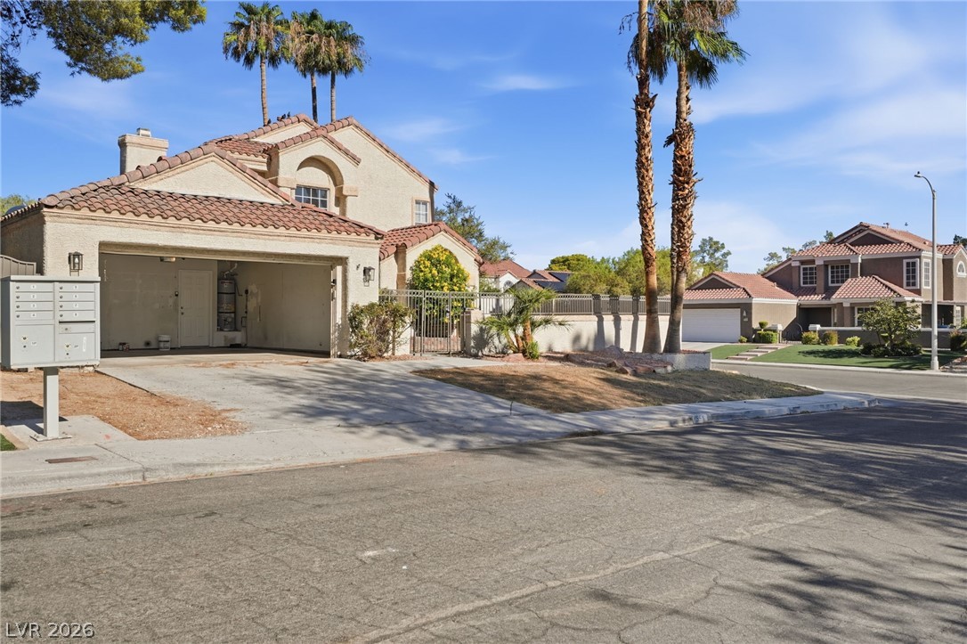 551 British Court Property Photo 2