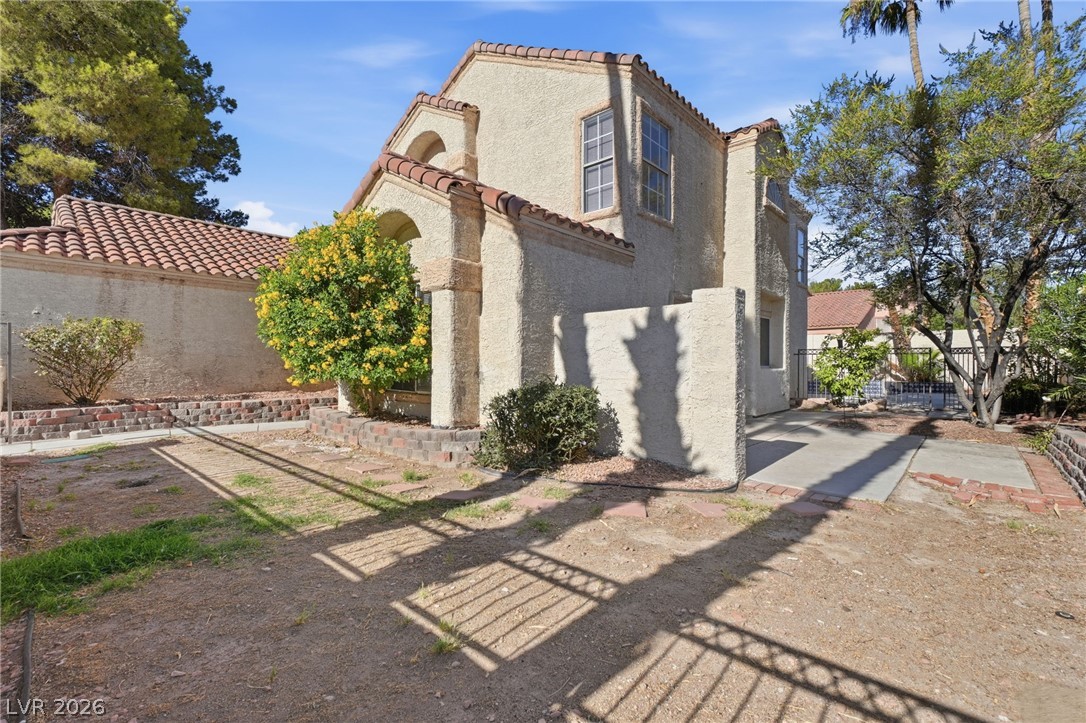 551 British Court Property Photo 4