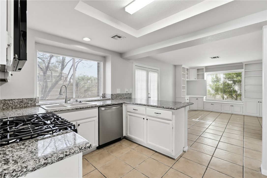 551 British Court Property Photo 17