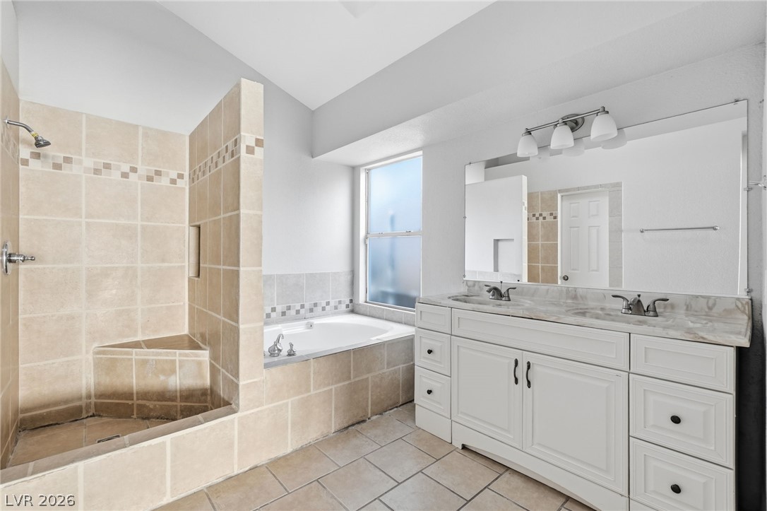 551 British Court Property Photo 26