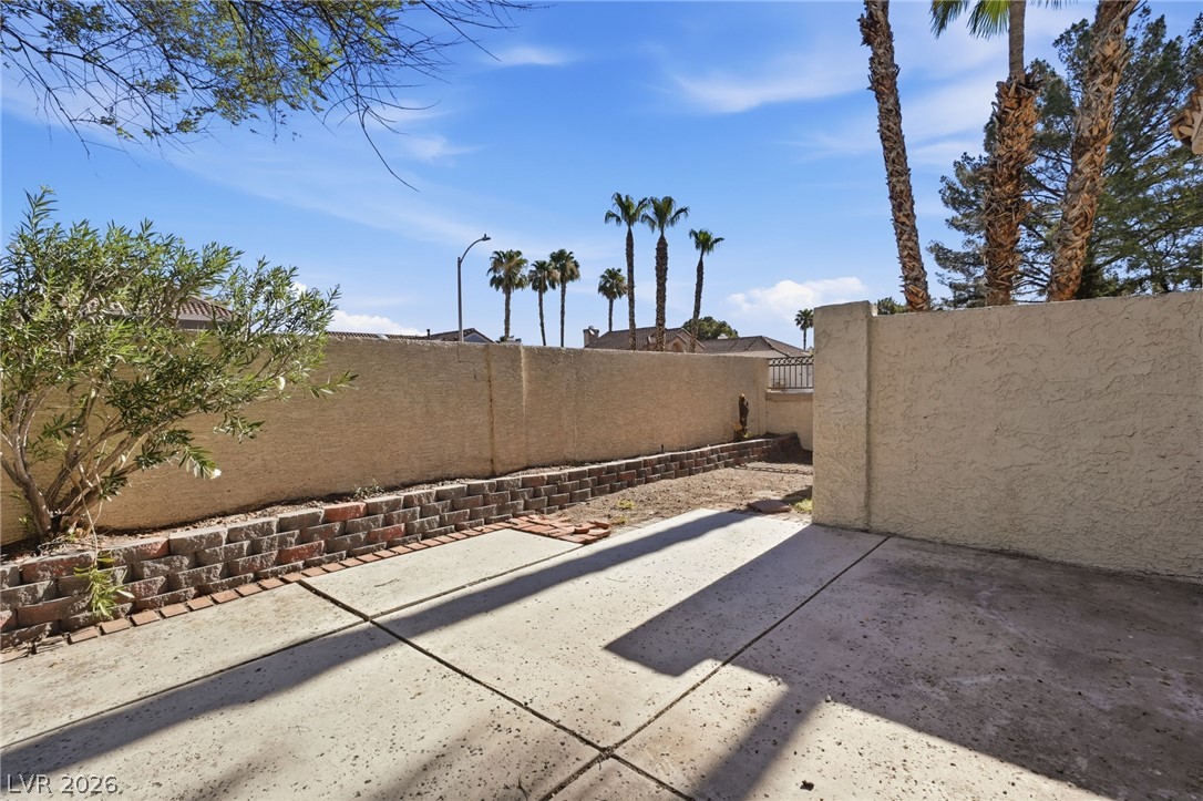 551 British Court Property Photo 31
