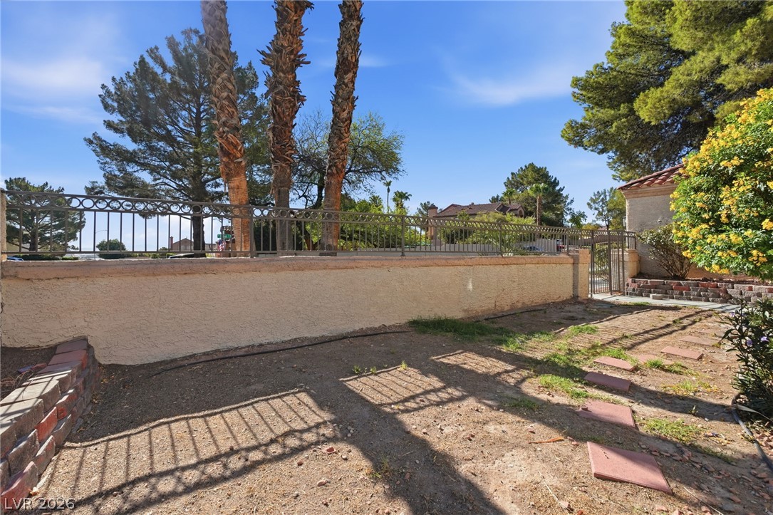 551 British Court Property Photo 32