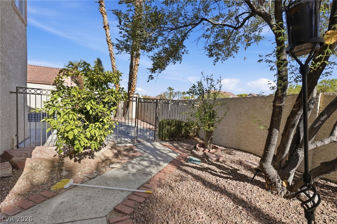 551 British Court Property Photo 33