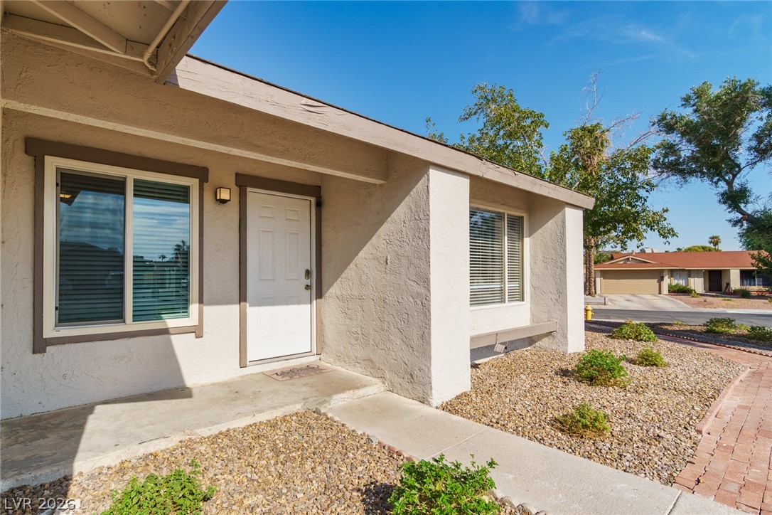 5551 Corral Circle Property Photo 4