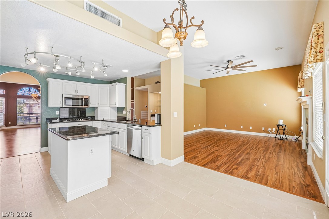 1923 Coralino Drive Property Photo 13