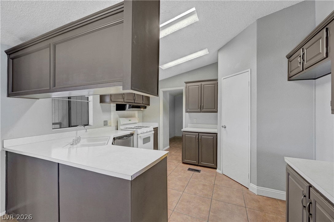 5997 Castlemont Avenue Property Photo 21