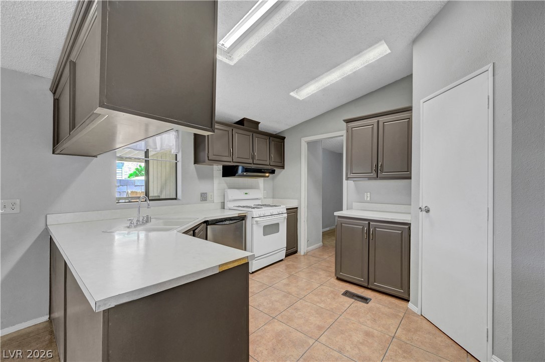 5997 Castlemont Avenue Property Photo 22