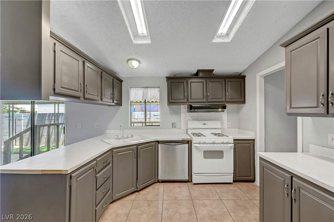 5997 Castlemont Avenue Property Photo 23
