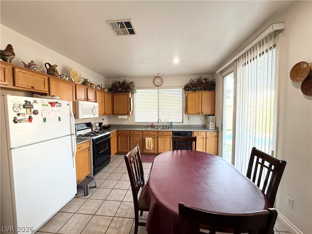 242 Pleasant Pebble Street Property Photo 3