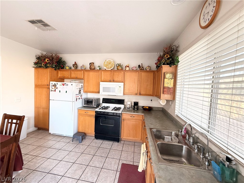 242 Pleasant Pebble Street Property Photo 4