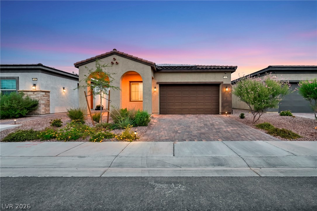 140 Royal Cascade Avenue Property Photo 1
