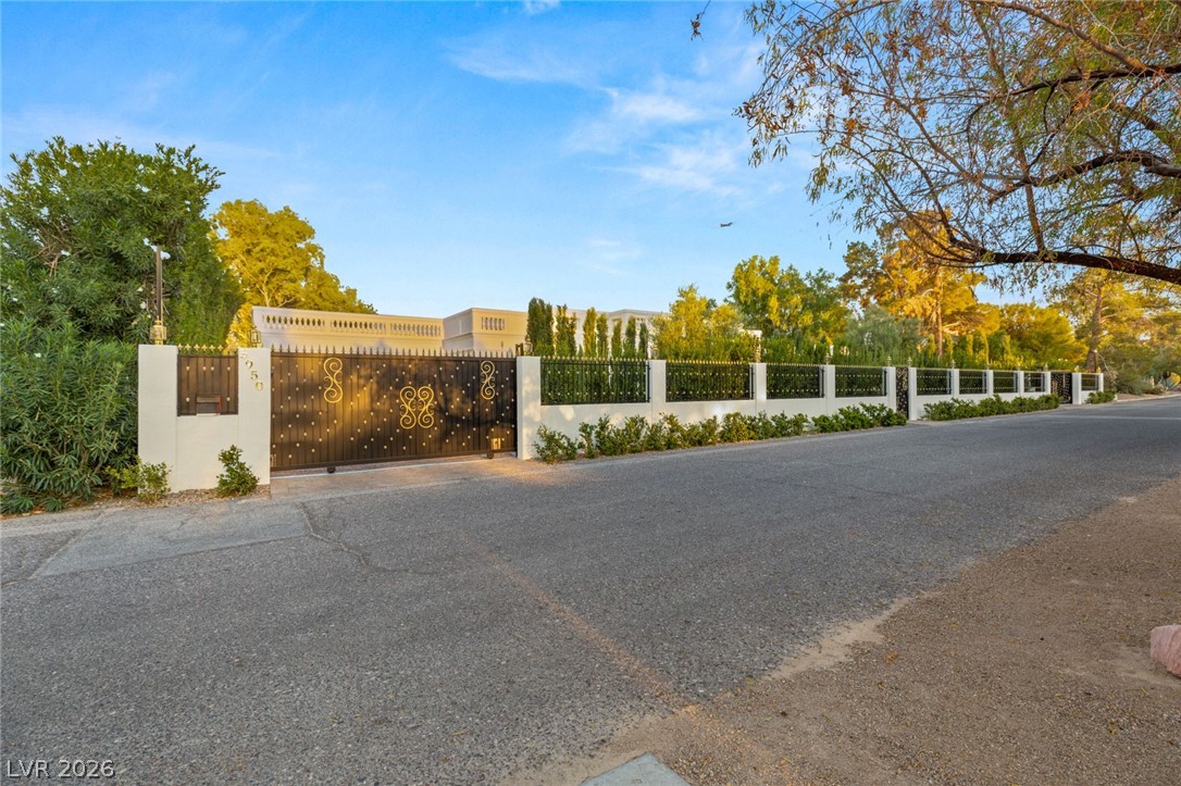 5950 Winding Canyon Drive Property Photo 4