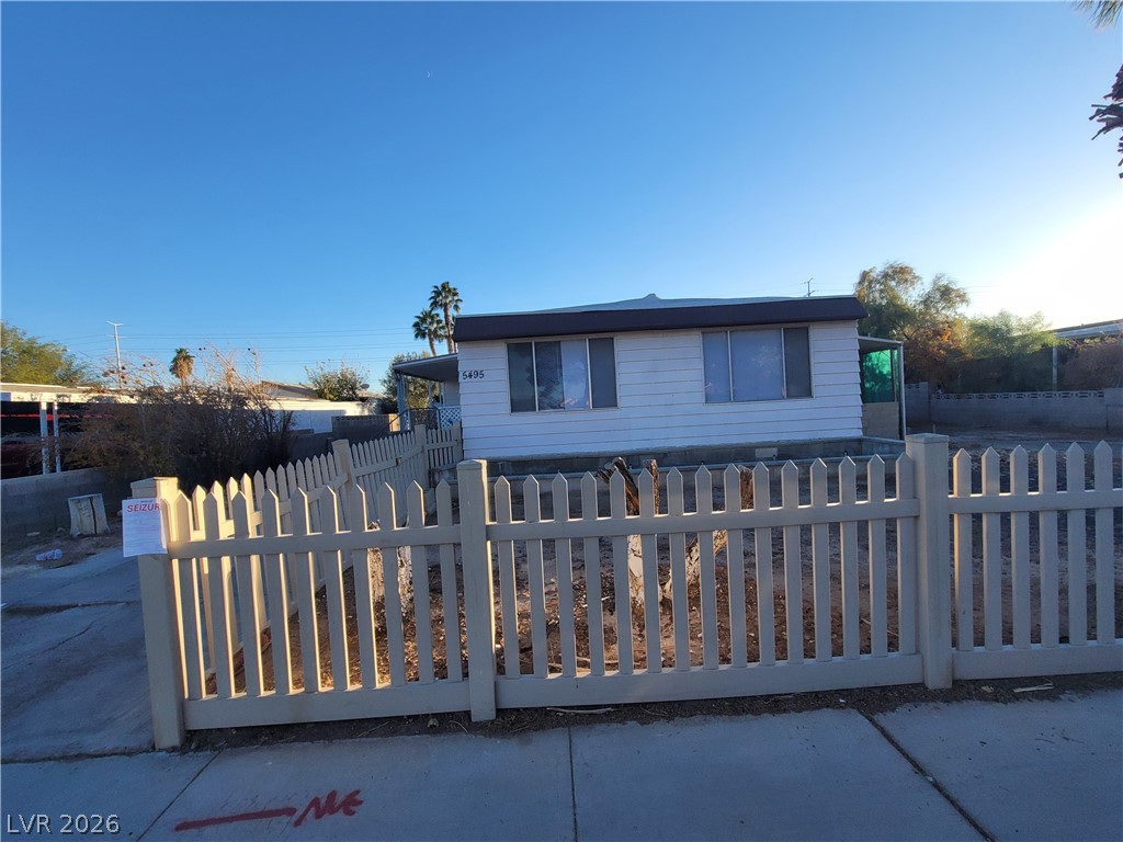 5495 Everglade Street Property Photo 4