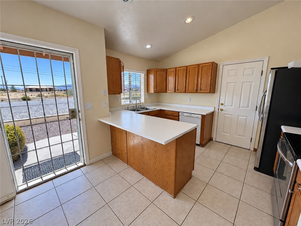 1170 East Calvada Boulevard Property Photo 18