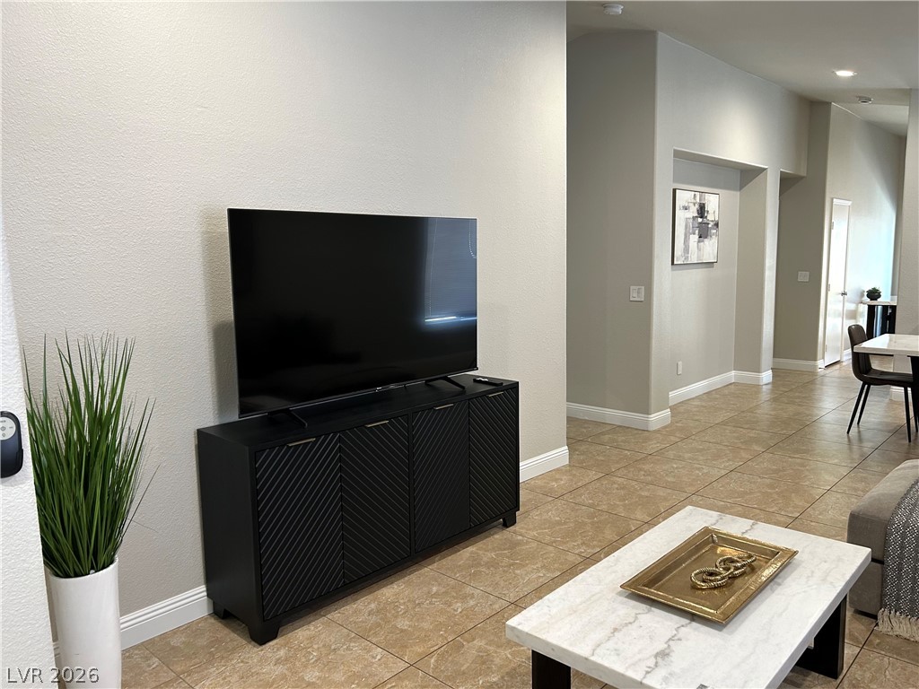 2799360 Property Photo 3