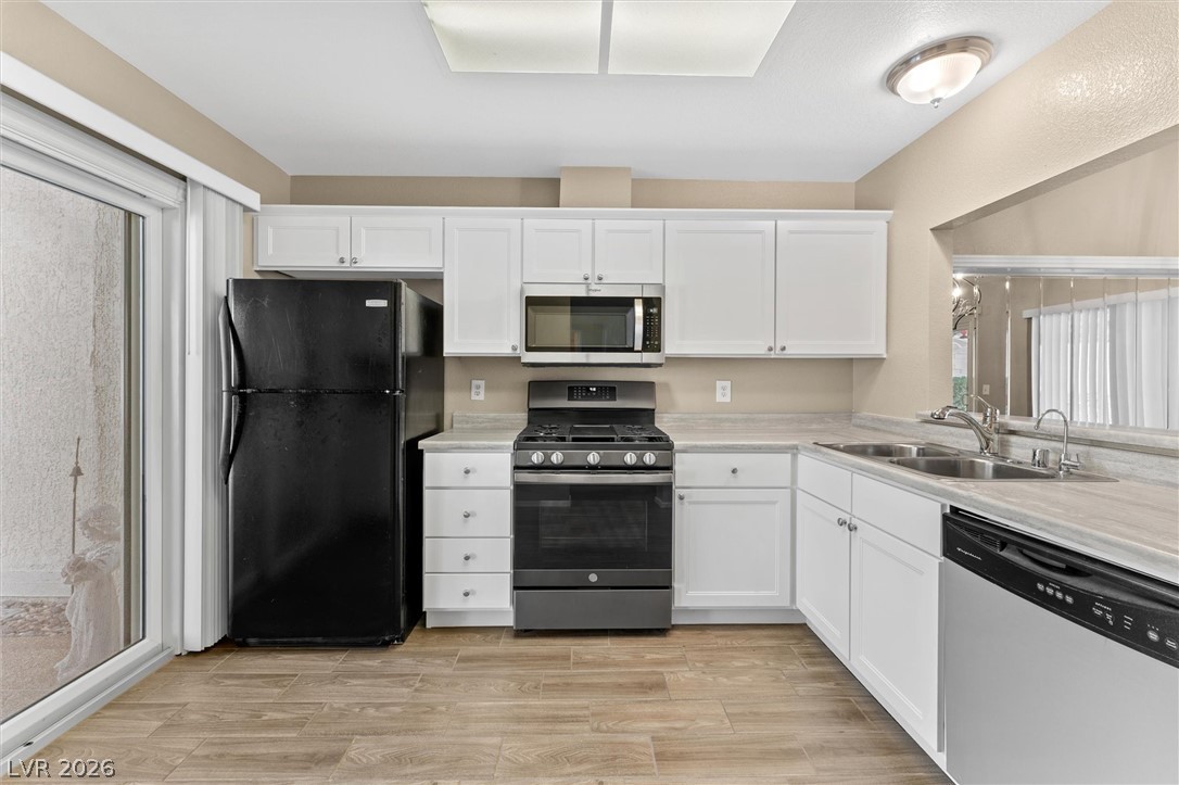 2400 Dove Valley Court Property Photo 8