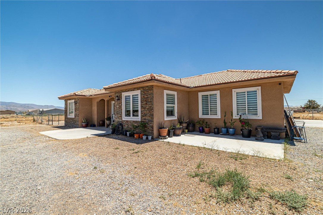 2671 East Hacienda Street Property Photo 4