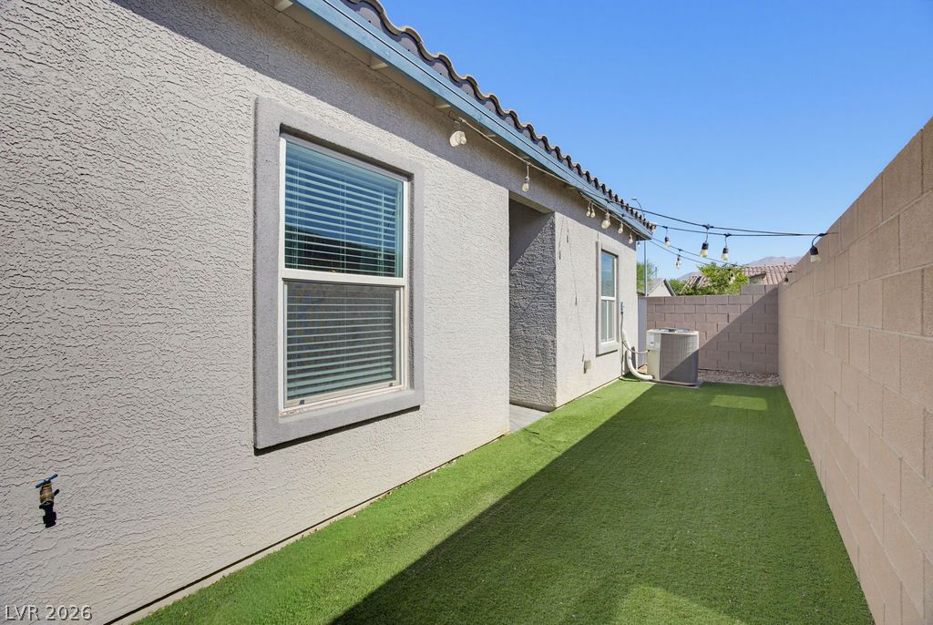 7558 Garnet Moon Street Property Photo 11