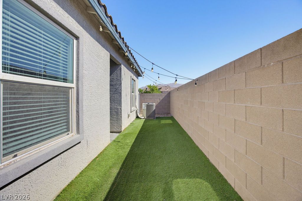 7558 Garnet Moon Street Property Photo 32