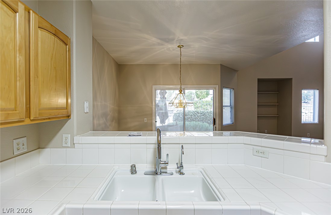 2101 Quartz Cliff Street 105 Property Photo 10