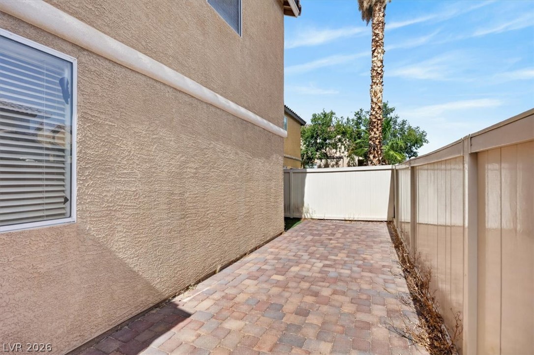 552 Albacate Street Property Photo 37