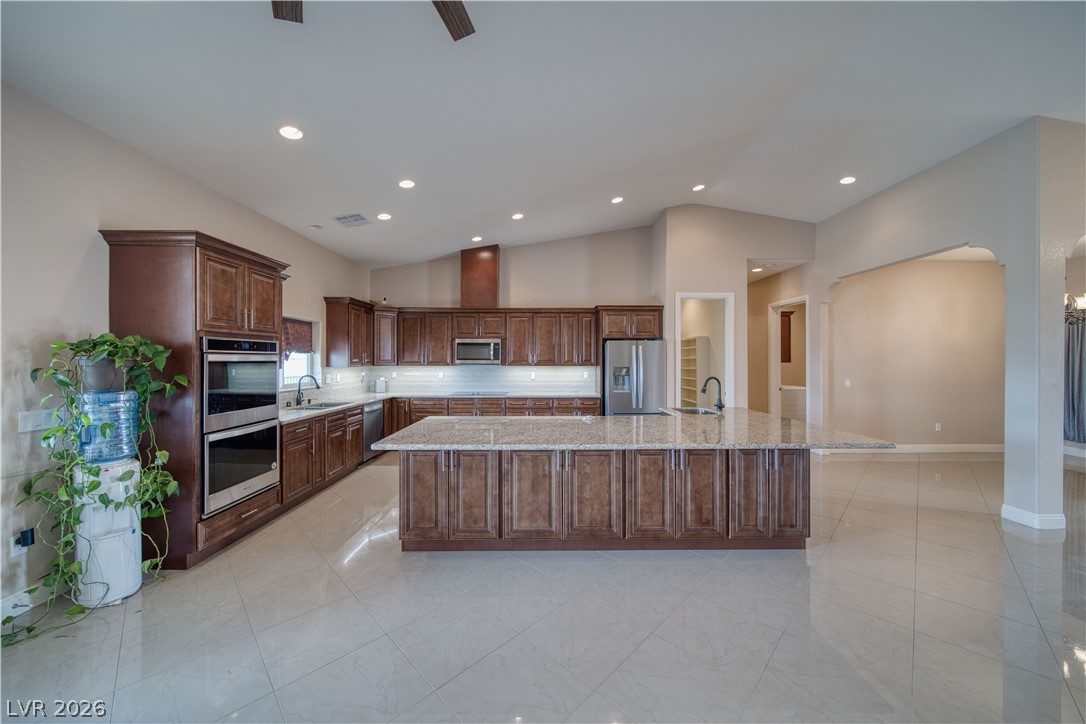 2890 Oakleaf Avenue Property Photo 4