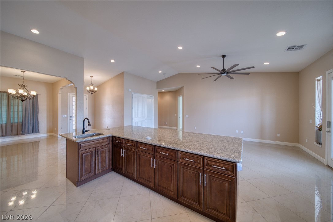 2890 Oakleaf Avenue Property Photo 8