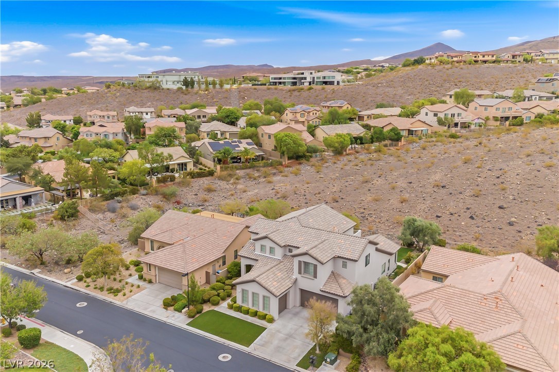 11 Morninglow Pass Property Photo 3