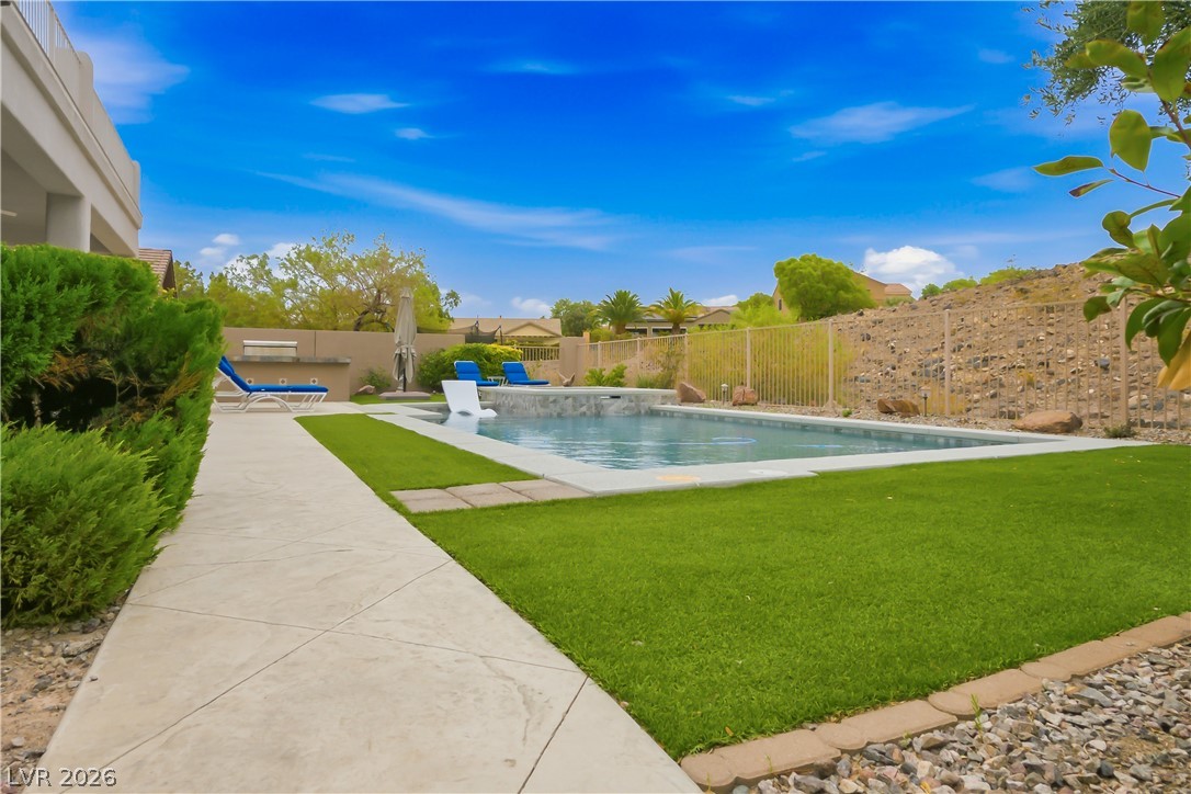 11 Morninglow Pass Property Photo 42