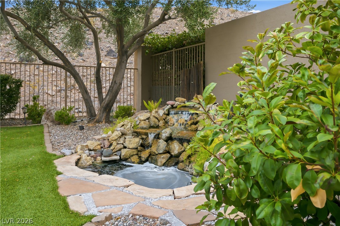11 Morninglow Pass Property Photo 47