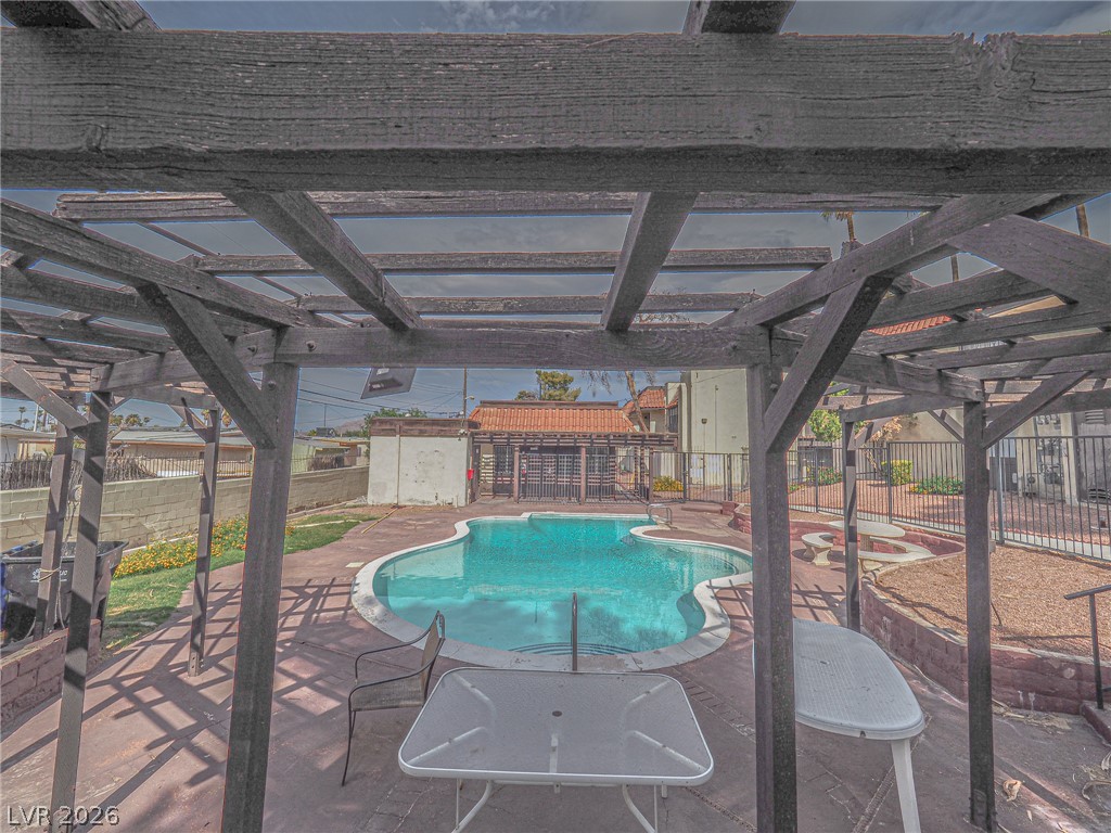1370 Vegas Valley Drive 43 Property Photo 3
